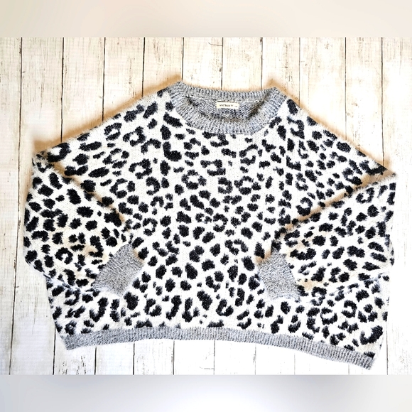 Andthewhy Eyelash Knit Super Soft Slouchy Off Shoulder Leopard Cheetah Print - Picture 7 of 9